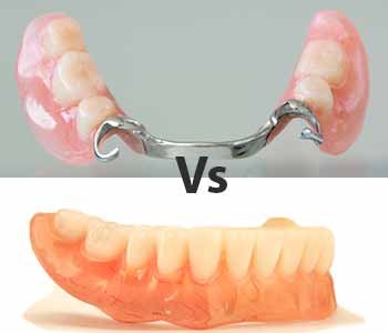 The-Difference-In-Acrylic-Plastic-Vs.-Metal-Cobalt-Chrome-Dentures-1 Comparison of acrylic plastic vs. metal cobalt chrome dentures, highlighting structural differences and material choices.